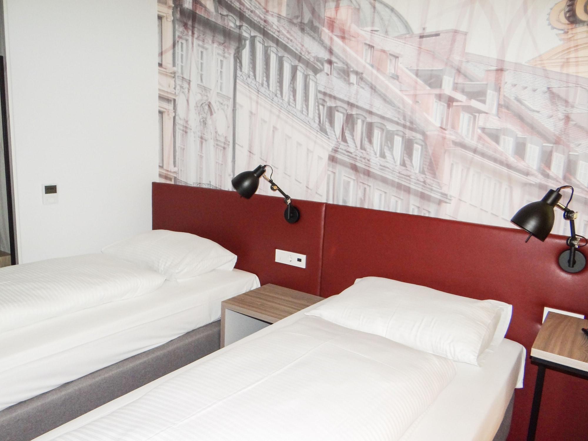 Hotel Campanile Sendling 3*